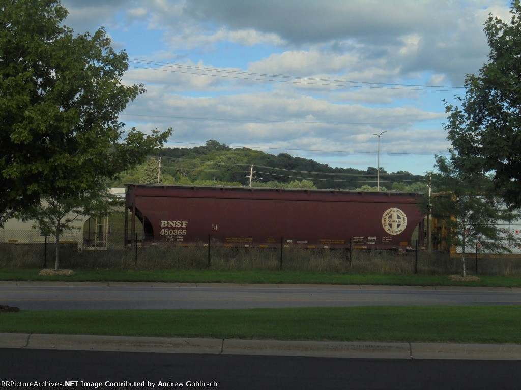 BNSF 450365 rush by